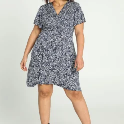 Robe Courte Cache-cœur En Maille Gomme -Promos Robe Divine Magasin 1404e450122b8a0b93b4a83ddeb0011a65587b8c 9YR122402 19 2 8