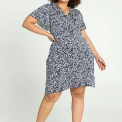 Robe Courte Cache-cœur En Maille Gomme -Promos Robe Divine Magasin 1976780483ade72967a105647466db80e982639f 9YR122402 19 2 6