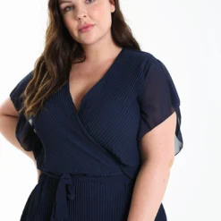 Robe Courte Plissée Unie Avec Col Portefeuille -Promos Robe Divine Magasin 1f5861a44c90663f84c35b2707fada772927d84c 7YR121901 19 2 3