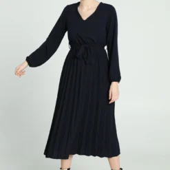 Robe Longue Unie Et Plissée Avec Ceinture -Promos Robe Divine Magasin 2132b5ae605a5678e80f240e27e60c54c436cbe6 96R131802 19 2 8