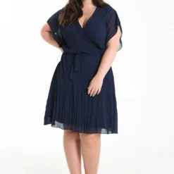 Robe Courte Plissée Unie Avec Col Portefeuille -Promos Robe Divine Magasin 2dfa416136b7a7e19bca6f8fe26df7bd401aaaff 7YR121901 19 2 6