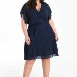 Robe Courte Plissée Unie Avec Col Portefeuille -Promos Robe Divine Magasin 43e2cae2db2d431bd443d7286dcafaf15723b281 7YR121901 19 2 5