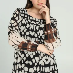 Robe Courte Plissée à Imprimé Graphique -Promos Robe Divine Magasin 47fa36536f9a0f49206ccbe4ff8794f0cf4bb995 86R322802 69 2 3