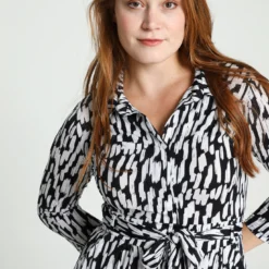 Robe Longue Motif Graphique -Promos Robe Divine Magasin 5a6d5ef4101eaa5c9646aaae1a9c4bd9d681e11d 96M332301 19 2 4