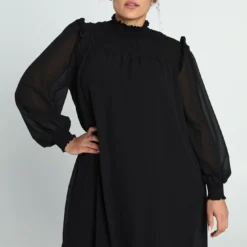 Robe Courte Unie En Voile Avec Smocks