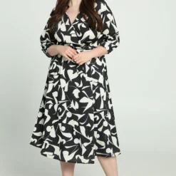 Robe Longue Portefeuille à Imprimé Graphique -Promos Robe Divine Magasin 6eb2d6cc420b687dbe3a103c2208f2bab52e0b34 9VR131701 147 2 7