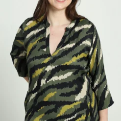 Robe Courte En Satin à Imprimé Camouflage -Promos Robe Divine Magasin a21a1081f911fd7d3baa304eecb3bb04dd60d79a 9VR322801 37 2 3
