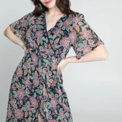 Robe Longue Cache-cœur Avec Volants 18 Robe Longue Cache-cœur Avec Volants -Promos Robe Divine Magasin a67d7297d30b86ee3c5e6b9faef49e41d9fb9455 96R332703 20 2 6