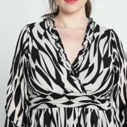 Robe Courte à Motifs Géométriques Avec Smock à La Taille Et Volants -Promos Robe Divine Magasin ba17382d4f300f68b0834d341fac8b29e7f2b4d1 9YR142801 69 2 6