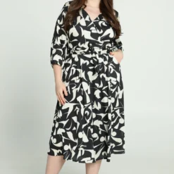 Robe Longue Portefeuille à Imprimé Graphique -Promos Robe Divine Magasin bdc4e923cd8a7cc814d94492c4baeacc394e0bec 9VR131701 147 2 8