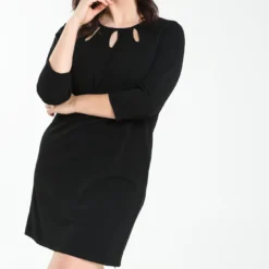 Robe Droite Découpes à L'encolure