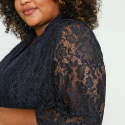 Robe Courte Et Unie Avec Dentelle -Promos Robe Divine Magasin ccc2676f1bad2d91f51c26f7833bbc3c2094e2d3 9YR131401 19 2 4