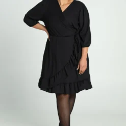 Robe Portefeuille Courte Unie Effet Froissé -Promos Robe Divine Magasin e01dab3800fefa051fb68073667f6450beb4f9e8 9YR141401 69 2 7