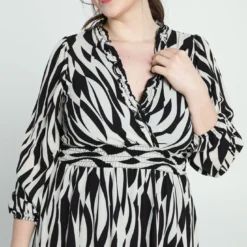 Robe Courte à Motifs Géométriques Avec Smock à La Taille Et Volants -Promos Robe Divine Magasin e6beaafad48b4cdc656bba34cbf1e7e9f0647999 9YR142801 69 2 4