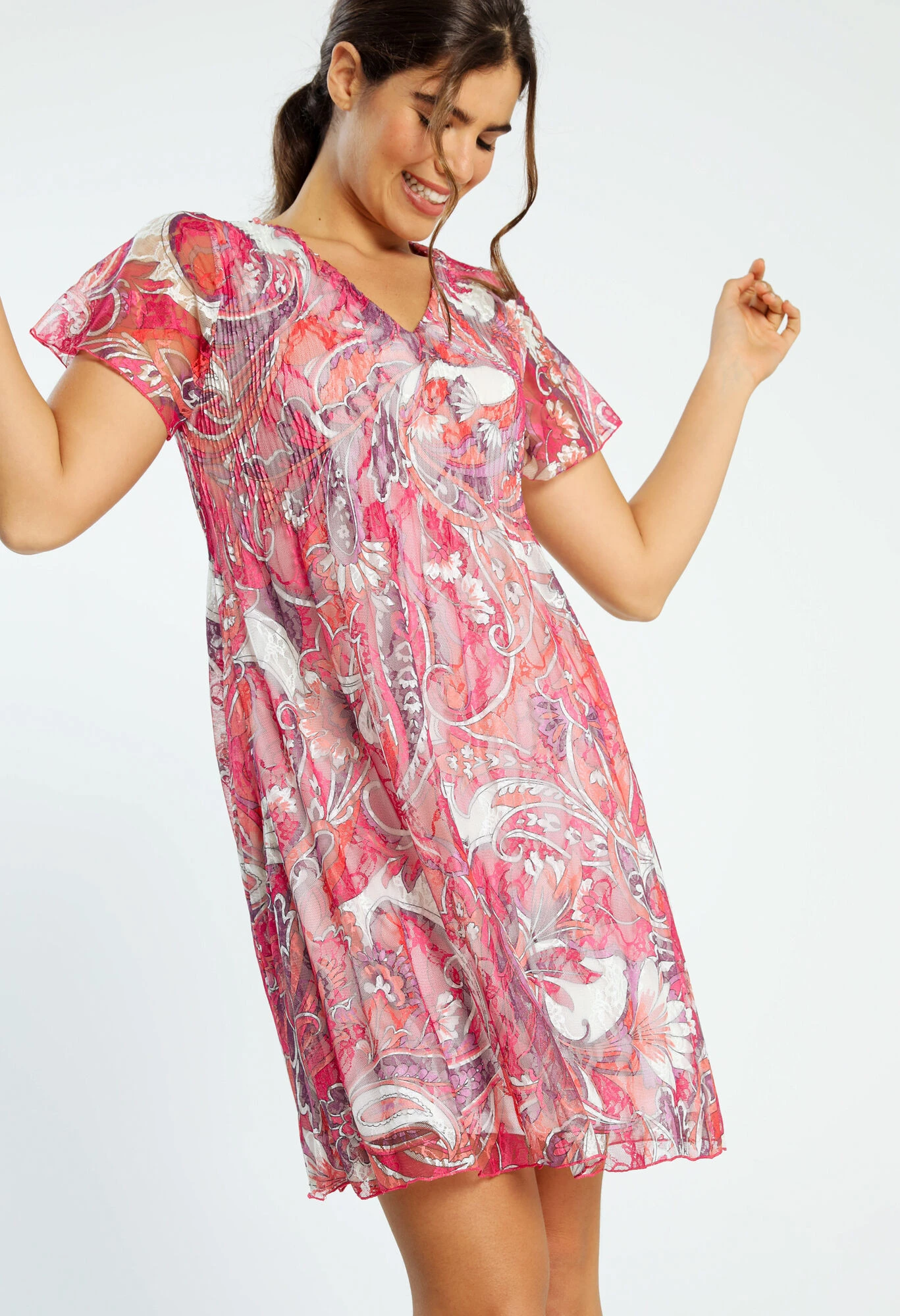 Robe Courte Volantée Avec Dentelle