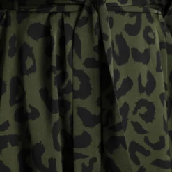 Robe Mi-longue à Motif Peau De Bête Et Boutons Décoratifs -Promos Robe Divine Magasin f23b6ff513b278ade4b5daa68dc94fdcc199a07d 8VR132702 37 2 5