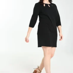 Robe Droite Découpes à L'encolure -Promos Robe Divine Magasin f73b30aa6acbb2b806110ae188e99ad152256c7a 76F080108 69 2 8