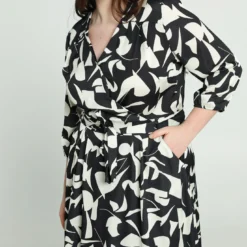 Robe Longue Portefeuille à Imprimé Graphique -Promos Robe Divine Magasin fe345b2c5cc684079dde90848dda8e8ece9d65cf 9VR131701 147 2 5